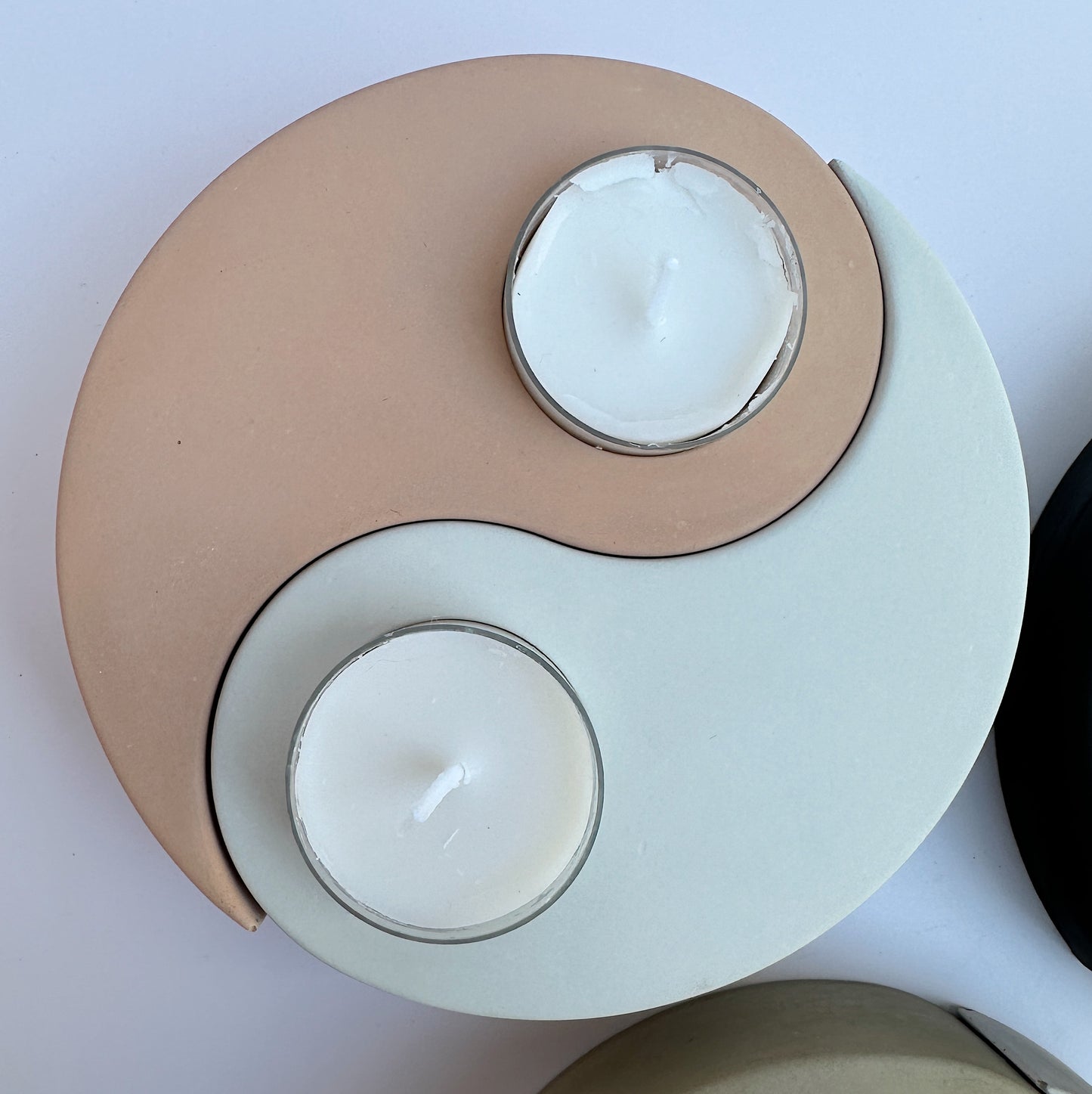 Yin Yang Tea Light Candle Holder in Autumn/Snow