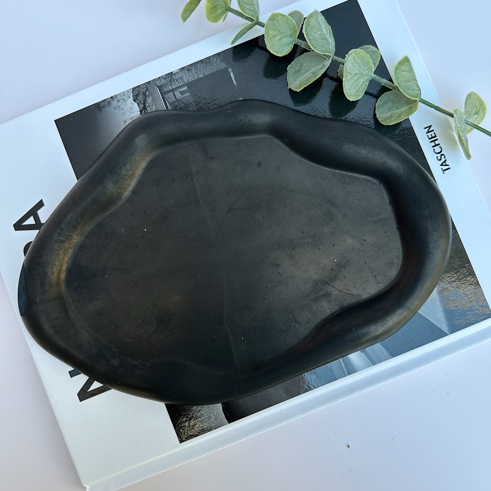 Concrete cloud tray in Ash, JADE&STONESTUDIOS